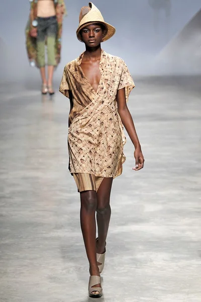 Look 27